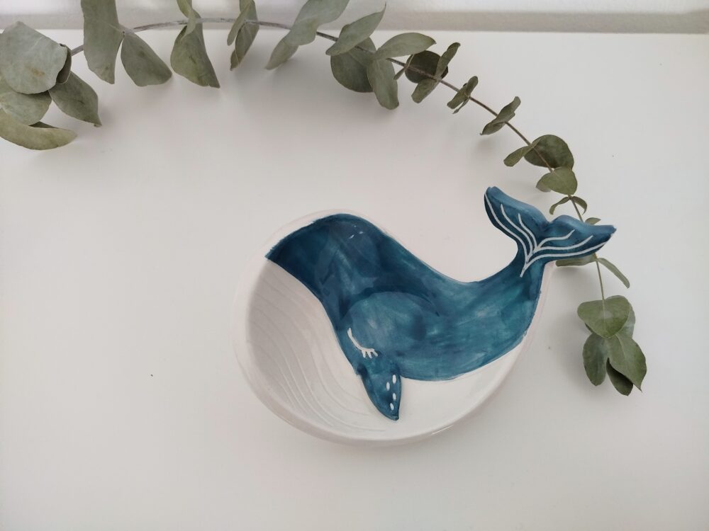 Jabonera ballena de cerámica: plato para tapas, joyero y apoya-cuchara - Imagen 3